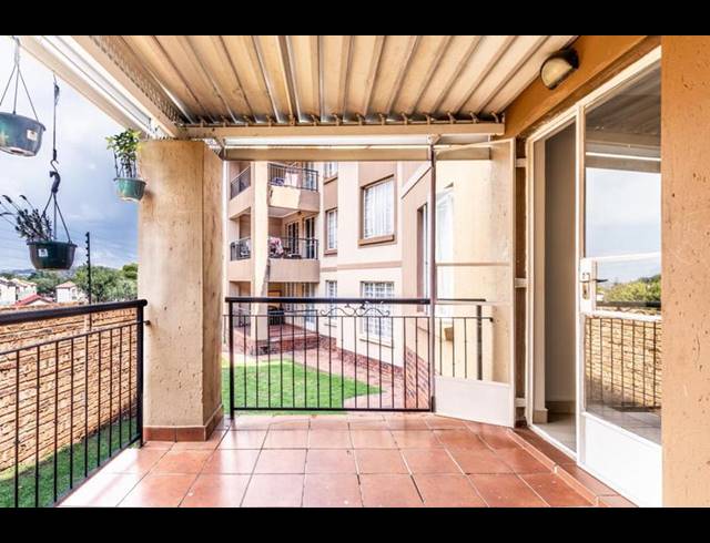 2 BEDROOM TOWNHOUSE FOR SALE IN MEREDALE